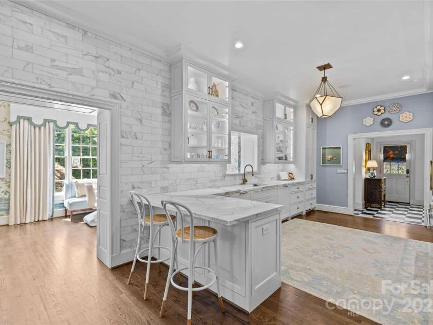 2322 Hopedale Avenue, Charlotte, NC 28207.  MLS# CAR4252677, YatesRealty ID 15528. 