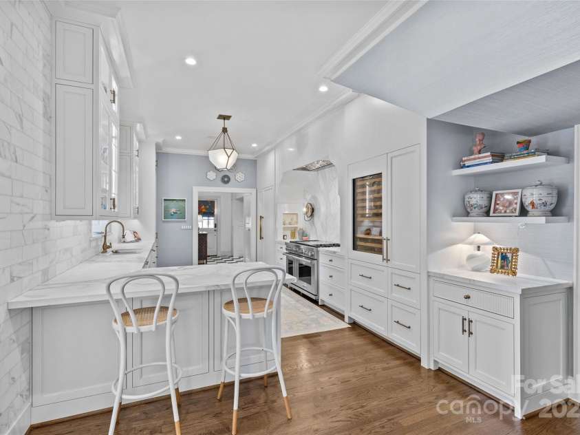 2322 Hopedale Avenue, Charlotte, NC 28207.  MLS# CAR4252677, YatesRealty ID 15528. 