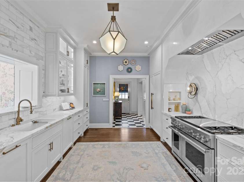 2322 Hopedale Avenue, Charlotte, NC 28207.  MLS# CAR4252677, YatesRealty ID 15528. 