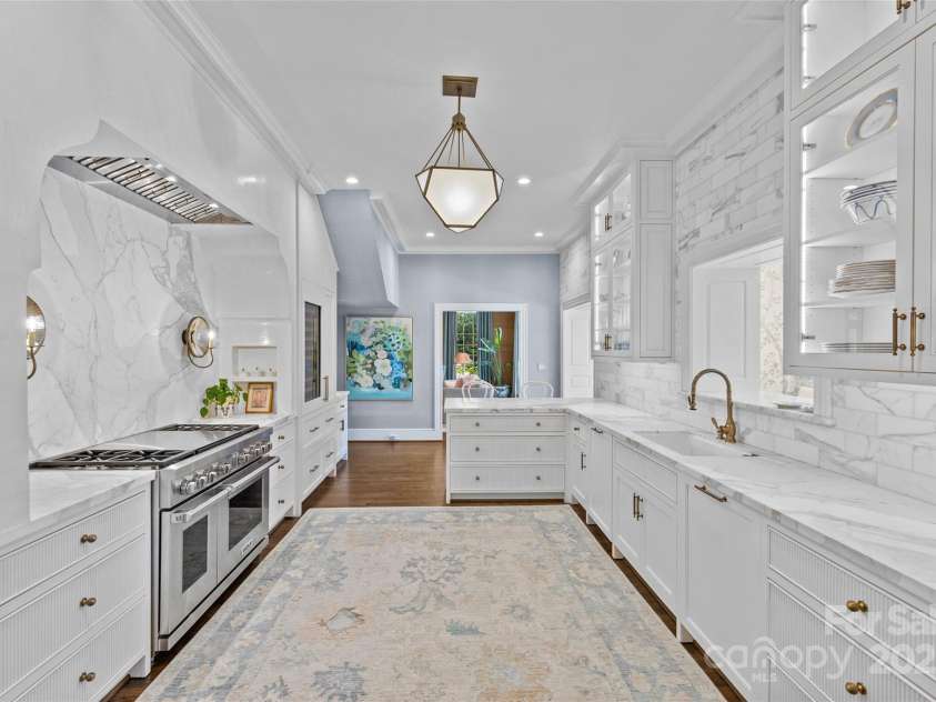 2322 Hopedale Avenue, Charlotte, NC 28207.  MLS# CAR4252677, YatesRealty ID 15528. 