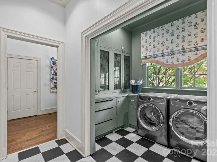 2322 Hopedale Avenue, Charlotte, NC 28207.  MLS# CAR4252677, YatesRealty ID 15528. 