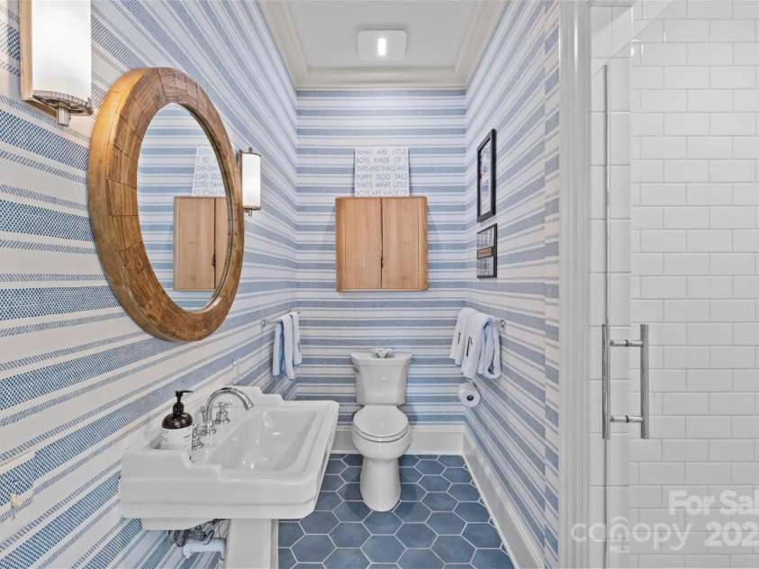 2322 Hopedale Avenue, Charlotte, NC 28207.  MLS# CAR4252677, YatesRealty ID 15528. 