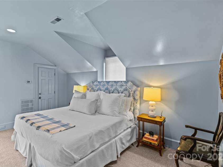 2322 Hopedale Avenue, Charlotte, NC 28207.  MLS# CAR4252677, YatesRealty ID 15528. 