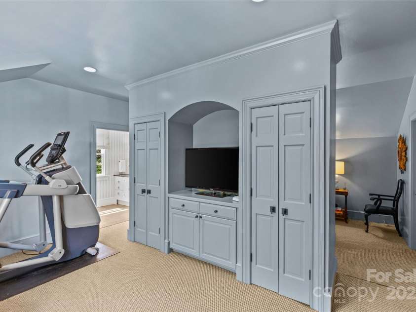 2322 Hopedale Avenue, Charlotte, NC 28207.  MLS# CAR4252677, YatesRealty ID 15528. 