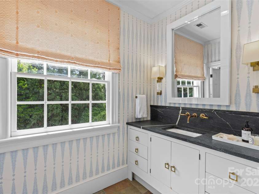 2322 Hopedale Avenue, Charlotte, NC 28207.  MLS# CAR4252677, YatesRealty ID 15528. 