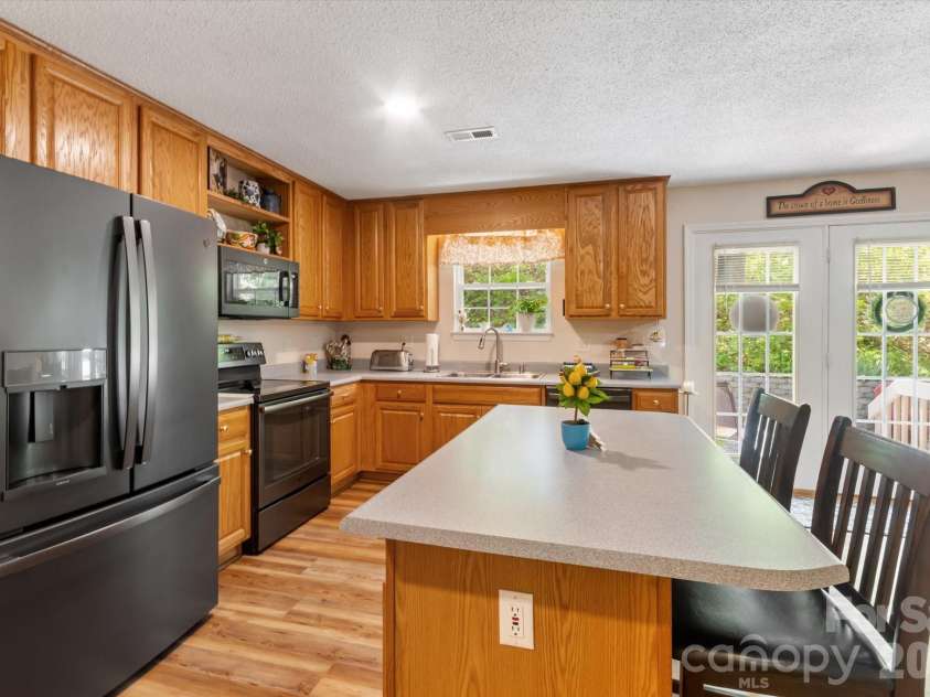12 Hutchinson Woods, Fletcher, NC 28732.  MLS# CAR4374145, YatesRealty ID 15529. 