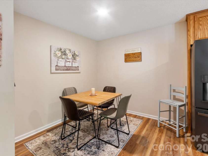 12 Hutchinson Woods, Fletcher, NC 28732.  MLS# CAR4374145, YatesRealty ID 15529. Breakfast nook