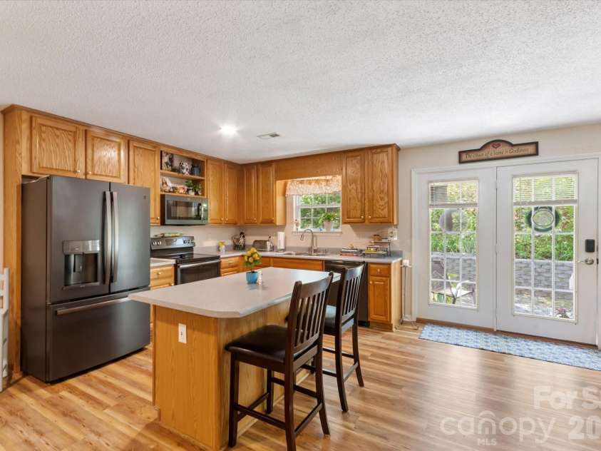 12 Hutchinson Woods, Fletcher, NC 28732.  MLS# CAR4374145, YatesRealty ID 15529. Ktchen with island