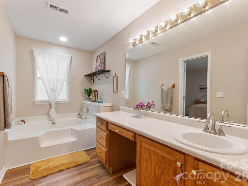12 Hutchinson Woods, Fletcher, NC 28732.  MLS# CAR4374145, YatesRealty ID 15529. Primary bath