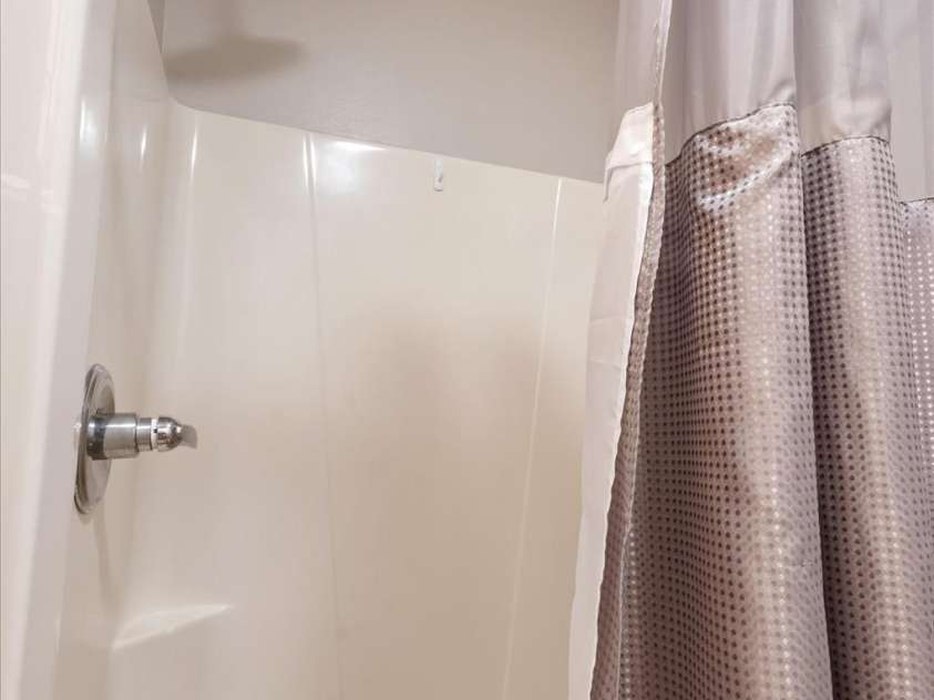 12 Hutchinson Woods, Fletcher, NC 28732.  MLS# CAR4374145, YatesRealty ID 15529. Separate shower