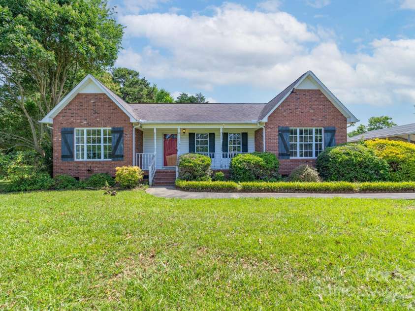 500 Belleview Road, Rock Hill, SC 29730.  MLS# CAR4263392, YatesRealty ID 15529. 500 Belleview Road, Rock Hill
