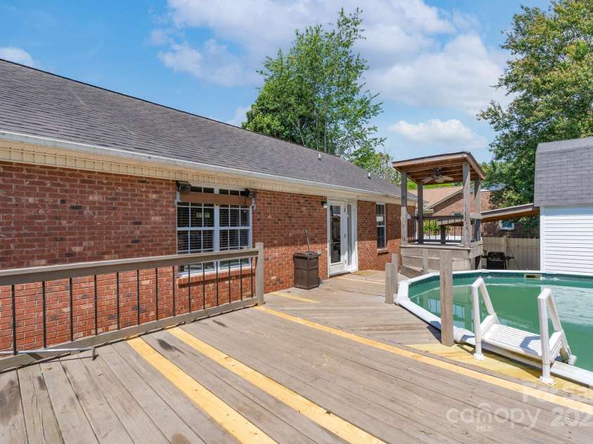 500 Belleview Road, Rock Hill, SC 29730.  MLS# CAR4263392, YatesRealty ID 15529. Above ground pool deck