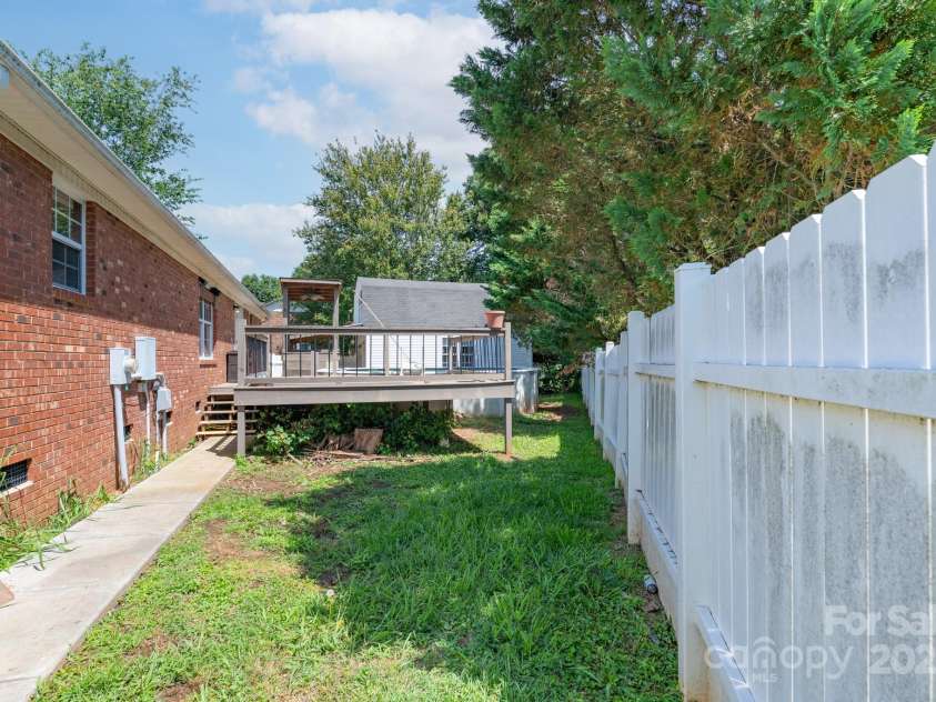 500 Belleview Road, Rock Hill, SC 29730.  MLS# CAR4263392, YatesRealty ID 15529. Fenced back yard