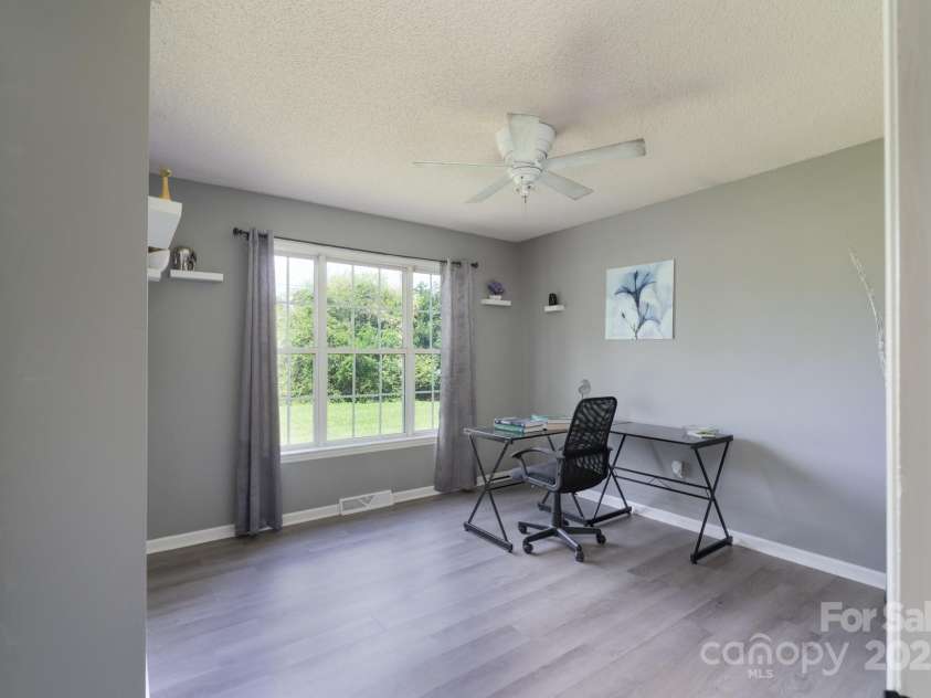 500 Belleview Road, Rock Hill, SC 29730.  MLS# CAR4263392, YatesRealty ID 15529. Guest bedroom 1 facing front yard