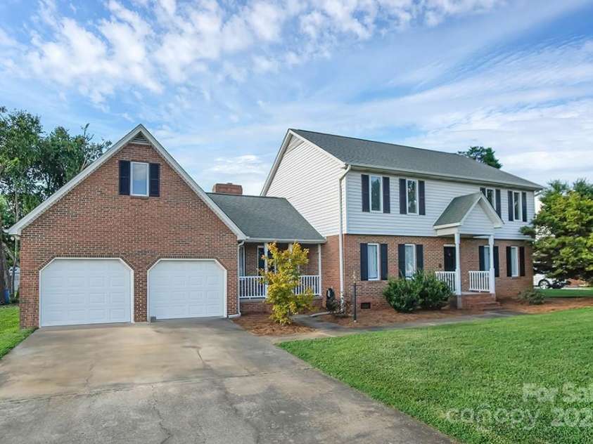 106 Cameron Drive, Kings Mountain, NC 28086.  MLS# CAR4174180, YatesRealty ID 1553. 