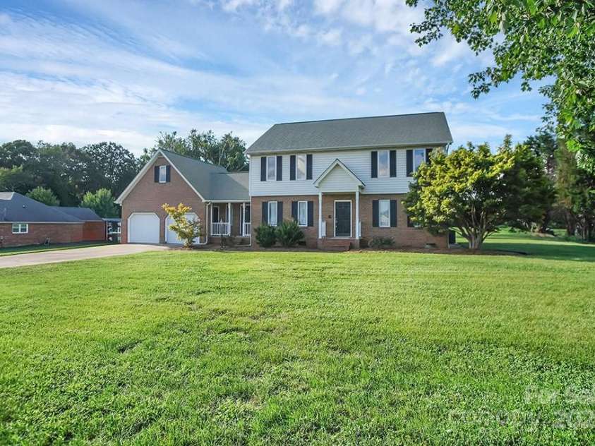 106 Cameron Drive, Kings Mountain, NC 28086.  MLS# CAR4174180, YatesRealty ID 1553. 