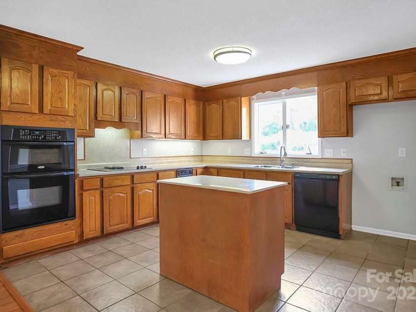 106 Cameron Drive, Kings Mountain, NC 28086.  MLS# CAR4174180, YatesRealty ID 1553. 