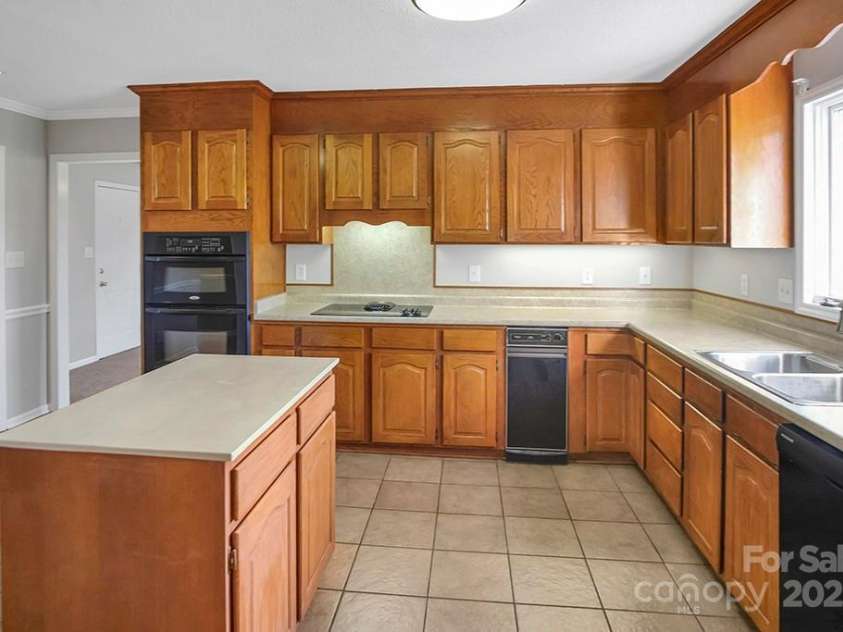 106 Cameron Drive, Kings Mountain, NC 28086.  MLS# CAR4174180, YatesRealty ID 1553. 