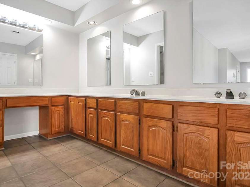 106 Cameron Drive, Kings Mountain, NC 28086.  MLS# CAR4174180, YatesRealty ID 1553. 