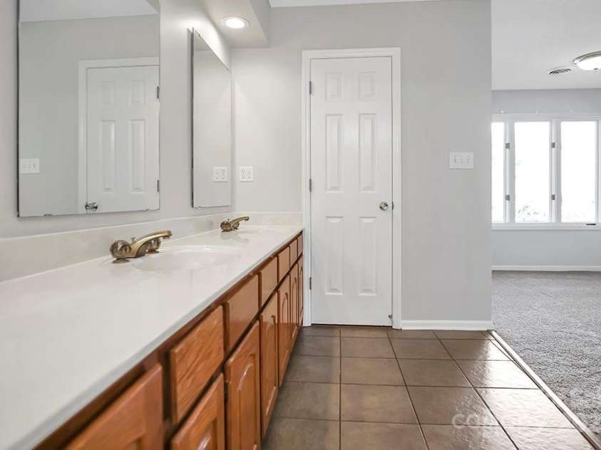 106 Cameron Drive, Kings Mountain, NC 28086.  MLS# CAR4174180, YatesRealty ID 1553. 