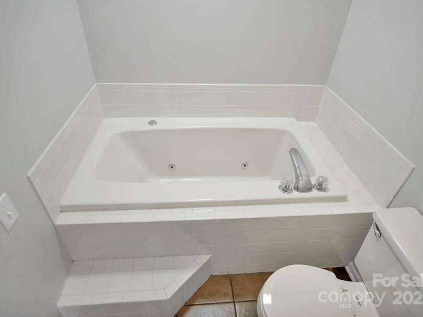 106 Cameron Drive, Kings Mountain, NC 28086.  MLS# CAR4174180, YatesRealty ID 1553. 