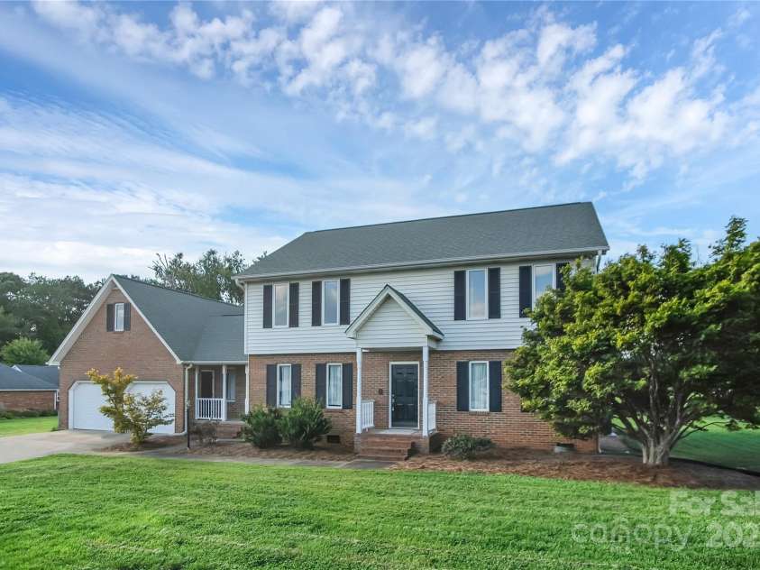 106 Cameron Drive, Kings Mountain, NC 28086.  MLS# CAR4174180, YatesRealty ID 1553. 