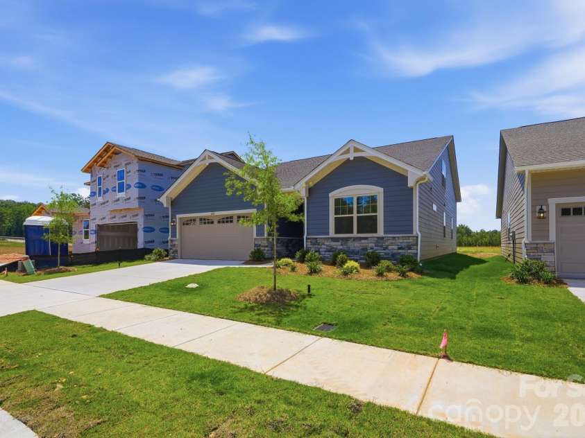 2707 Westmont Drive, Gastonia, NC 28052.  MLS# CAR4330306, YatesRealty ID 1553. 