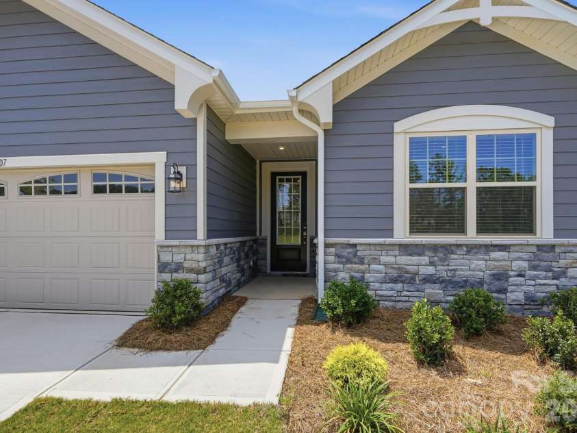 2707 Westmont Drive, Gastonia, NC 28052.  MLS# CAR4330306, YatesRealty ID 1553. 