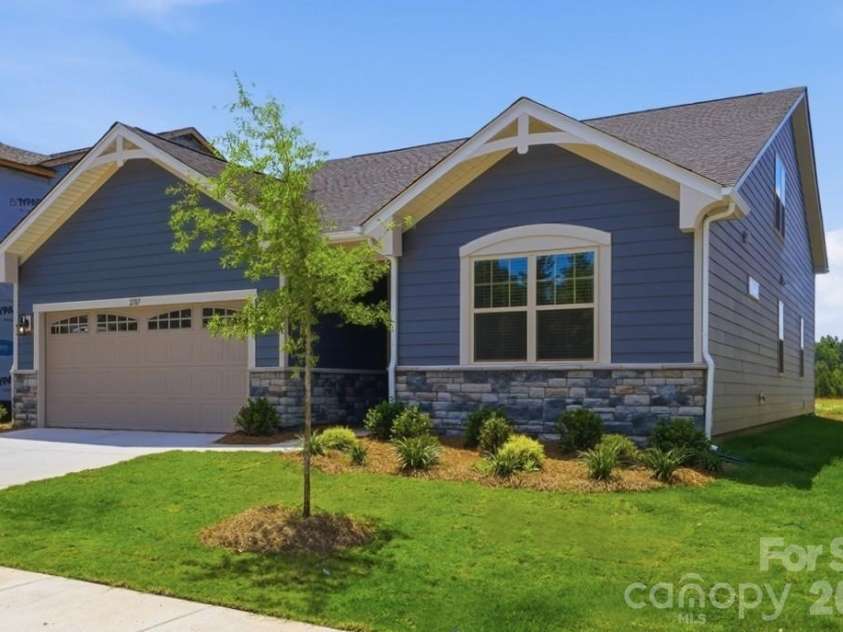2707 Westmont Drive, Gastonia, NC 28052.  MLS# CAR4330306, YatesRealty ID 1553. 