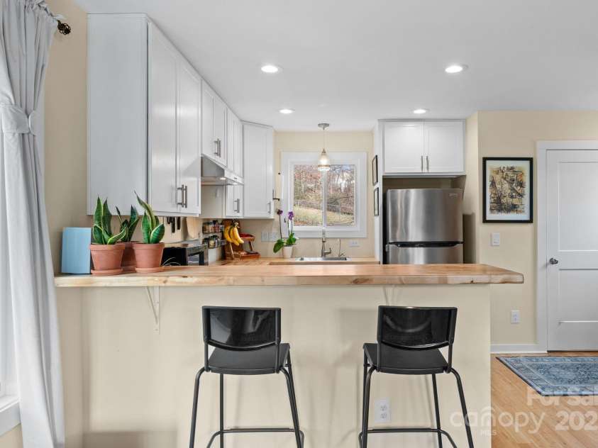 366 State Street, Asheville, NC 28806.  MLS# CAR4205001, YatesRealty ID 15530. 