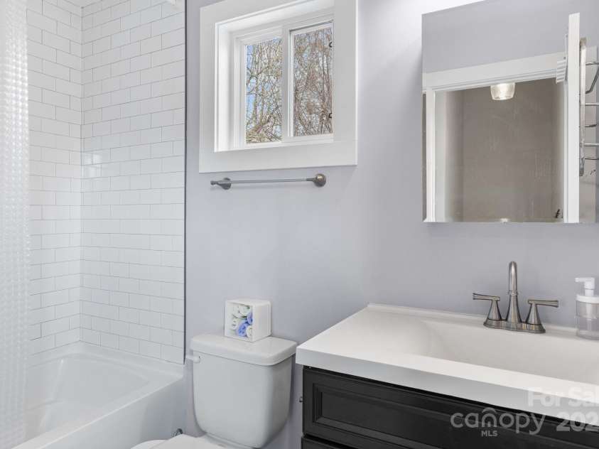 366 State Street, Asheville, NC 28806.  MLS# CAR4205001, YatesRealty ID 15530. Full Bath subway tile to ceiling.