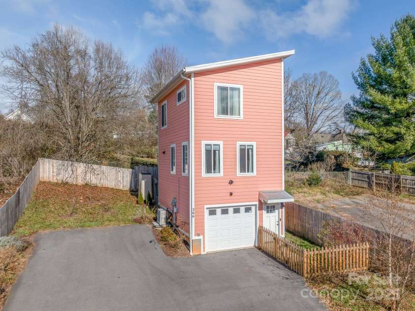 366 State Street, Asheville, NC 28806.  MLS# CAR4205001, YatesRealty ID 15530. West Asheville