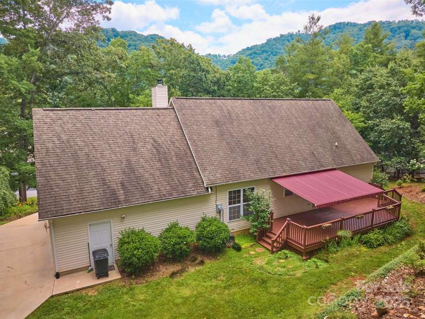 21 Farm Valley Court, Weaverville, NC 28787.  MLS# CAR4153408, YatesRealty ID 15532. 