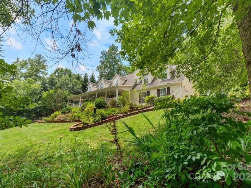 21 Farm Valley Court, Weaverville, NC 28787.  MLS# CAR4153408, YatesRealty ID 15532. 