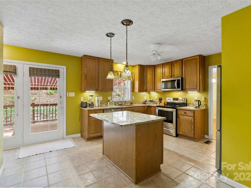 21 Farm Valley Court, Weaverville, NC 28787.  MLS# CAR4153408, YatesRealty ID 15532. 