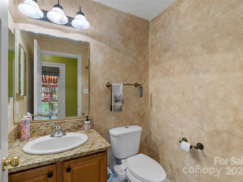 21 Farm Valley Court, Weaverville, NC 28787.  MLS# CAR4153408, YatesRealty ID 15532. 