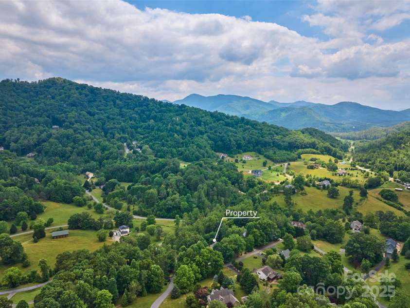 21 Farm Valley Court, Weaverville, NC 28787.  MLS# CAR4153408, YatesRealty ID 15532. 