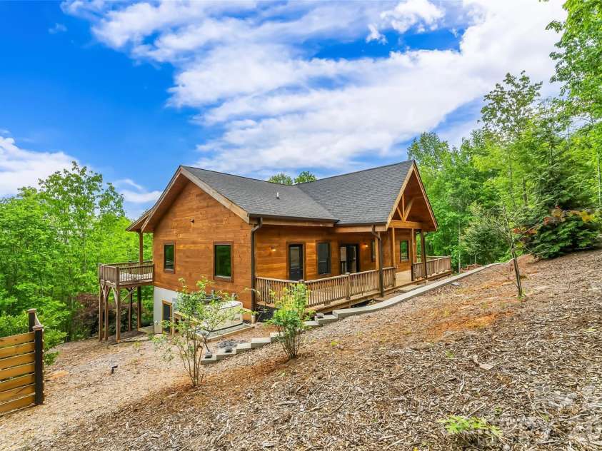 265 Grandview Peaks Drive, Nebo, NC 28761.  MLS# CAR4374479, YatesRealty ID 15533. 