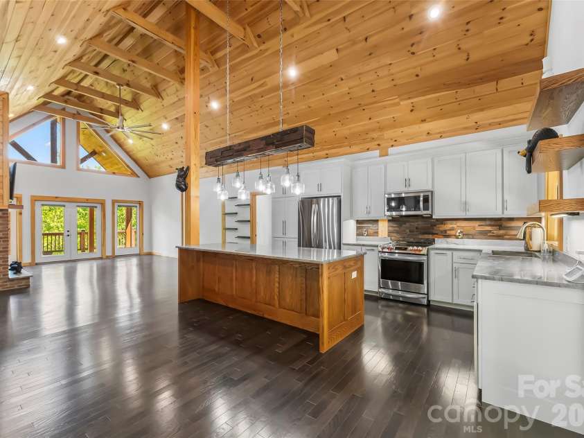 265 Grandview Peaks Drive, Nebo, NC 28761.  MLS# CAR4374479, YatesRealty ID 15533. 