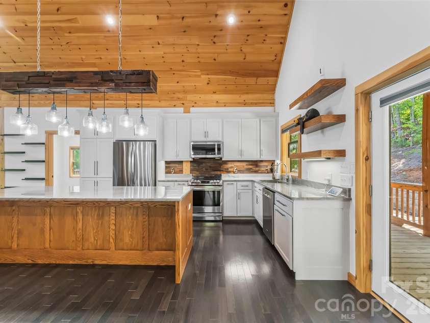265 Grandview Peaks Drive, Nebo, NC 28761.  MLS# CAR4374479, YatesRealty ID 15533. 
