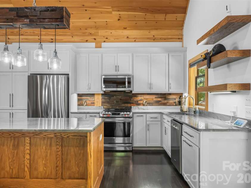 265 Grandview Peaks Drive, Nebo, NC 28761.  MLS# CAR4374479, YatesRealty ID 15533. 