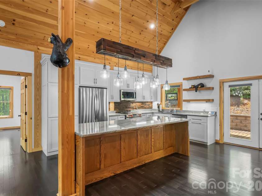265 Grandview Peaks Drive, Nebo, NC 28761.  MLS# CAR4374479, YatesRealty ID 15533. 