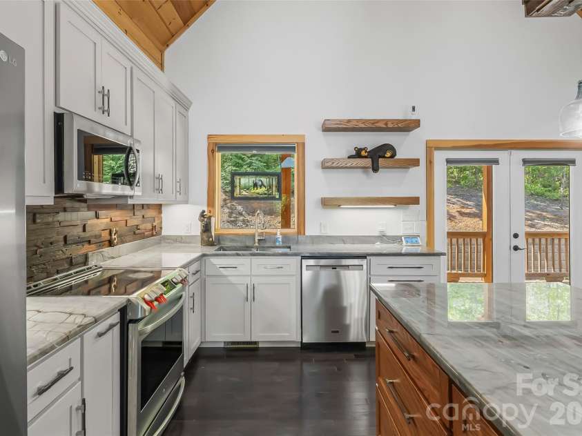 265 Grandview Peaks Drive, Nebo, NC 28761.  MLS# CAR4374479, YatesRealty ID 15533. 