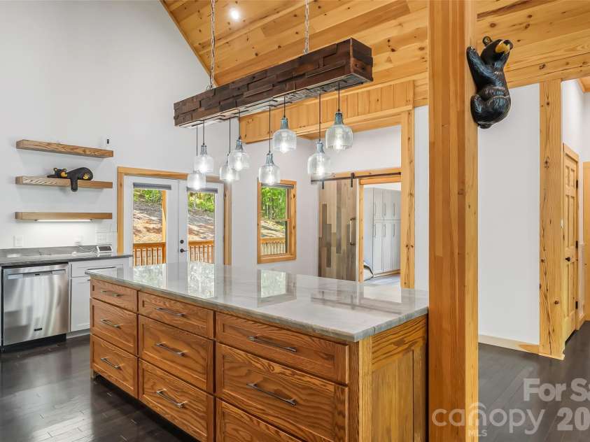 265 Grandview Peaks Drive, Nebo, NC 28761.  MLS# CAR4374479, YatesRealty ID 15533. 