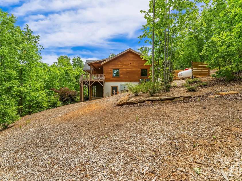 265 Grandview Peaks Drive, Nebo, NC 28761.  MLS# CAR4374479, YatesRealty ID 15533. 