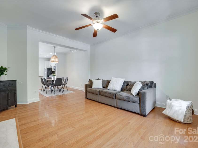 461 Hurston Circle, Charlotte, NC 28208.  MLS# CAR4256098, YatesRealty ID 15533. 
