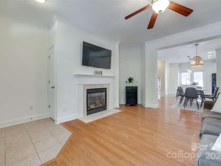 461 Hurston Circle, Charlotte, NC 28208.  MLS# CAR4256098, YatesRealty ID 15533. 