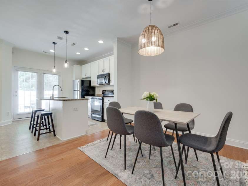 461 Hurston Circle, Charlotte, NC 28208.  MLS# CAR4256098, YatesRealty ID 15533. 