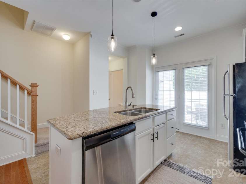 461 Hurston Circle, Charlotte, NC 28208.  MLS# CAR4256098, YatesRealty ID 15533. 