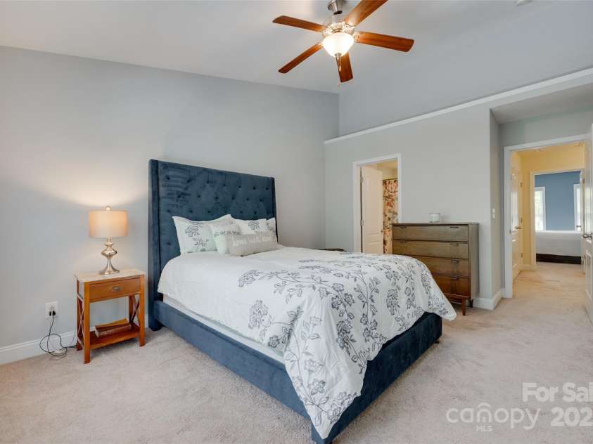461 Hurston Circle, Charlotte, NC 28208.  MLS# CAR4256098, YatesRealty ID 15533. 